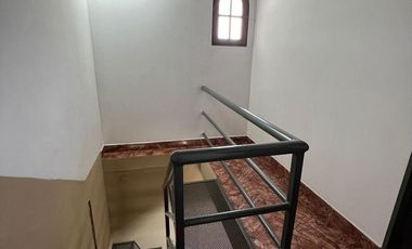 VENTA CASA DOS PLANTAS MUY BUENA CONSTRUCCIÓN * CASEROS * ZONA OESTE