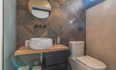 Espectacular Casa en venta sobre lote interno con pileta PG