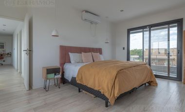 Espectacular Casa en venta sobre lote interno con pileta PG