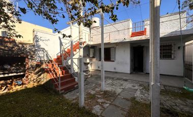 VENTA PH 3 AMB FRENTE JARDIN COCHERA, BERNAL