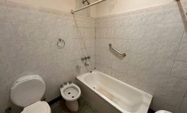 VENTA PH 3 AMB FRENTE JARDIN COCHERA, BERNAL