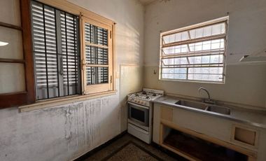 VENTA PH 3 AMB FRENTE JARDIN COCHERA, BERNAL