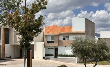 CASA HM PRIVADA ALTO LAGO