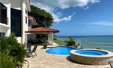 VENTA DE CASA EN SAN CARLOS, FRENTE AL MAR COSTA ESMERALDA