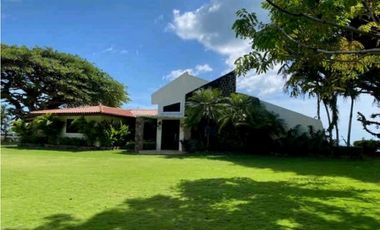 VENTA DE CASA EN SAN CARLOS, FRENTE AL MAR COSTA ESMERALDA