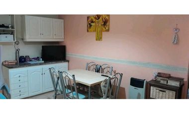 VENTA DE CASA CONFORTABLE CON QUINCHO Y PILETA, RIVADAVIA (CENTRO)