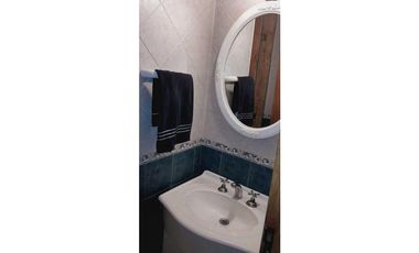 VENTA DE CASA CONFORTABLE CON QUINCHO Y PILETA, RIVADAVIA (CENTRO)