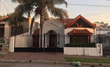 Casa para 2 Familias en venta en Bernal Centro