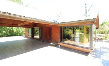 Maravillosa parcela con casa, quincho y piscina.