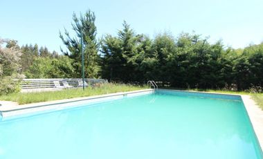 Maravillosa parcela con casa, quincho y piscina.
