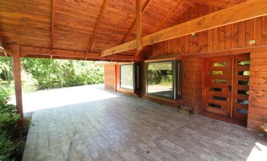 Maravillosa parcela con casa, quincho y piscina.