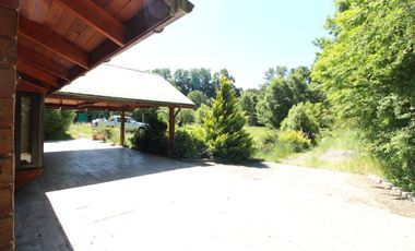 Maravillosa parcela con casa, quincho y piscina.