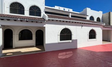 Casa Amueblada de 3 recámaras en RENTA, Priv. 33-A, Ciudad Del Carmen
