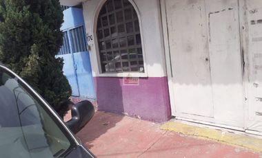 JUAN ESCUTIA, IZTAPALAPA, CDMX.  CASA CON LOCAL COMERCIAL EN VENTA