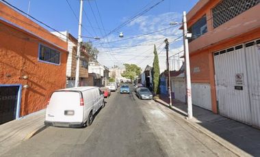 JUAN ESCUTIA, IZTAPALAPA, CDMX.  CASA CON LOCAL COMERCIAL EN VENTA