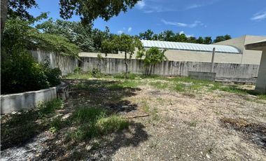 Terreno en renta con construcción,  Av. Huayacán, Cancún