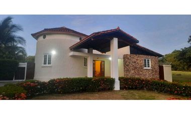 VENTA DE CASA EN CORONADO, HERMOSA Y AMOBLADA