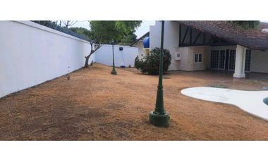 VENTA DE CASA EN CORONADO, HERMOSA Y AMOBLADA