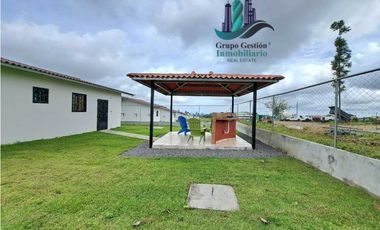 VENDO CASA AMOBLADA EN BOQUETE