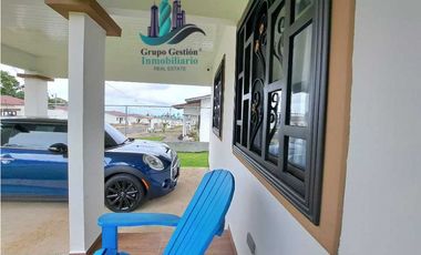 VENDO CASA AMOBLADA EN BOQUETE