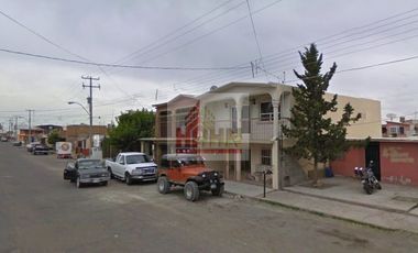Casa en venta en Delicias, Delicias - Estacionamiento
