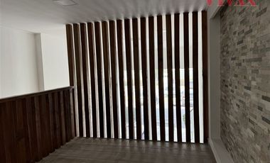 Local Comercial en Arriendo en Av. La Dehesa / Strip Center Small Service