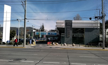 Local Comercial en Arriendo en Av. La Dehesa / Strip Center Small Service