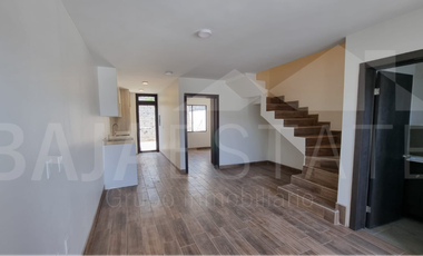 CASA EN VENTA EN JARDINES DE LA MESA TIJUANA COTO 4