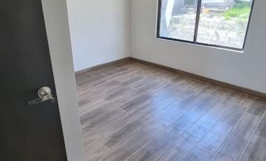 CASA EN VENTA EN JARDINES DE LA MESA TIJUANA COTO 4
