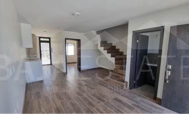 CASA EN VENTA EN JARDINES DE LA MESA TIJUANA COTO 4