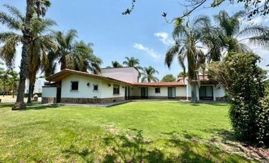 VENTA CASA en el Cristo con Jardín Grande tipo Hacienda