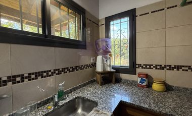 Descubre una encantadora casa estilo chalet en Salvador María | Lobos