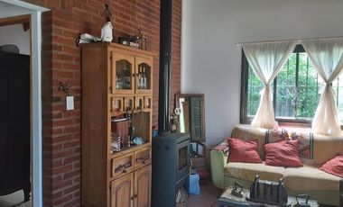 Descubre una encantadora casa estilo chalet en Salvador María | Lobos
