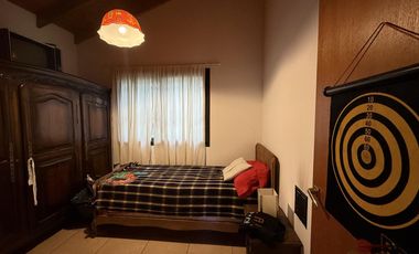 Descubre una encantadora casa estilo chalet en Salvador María | Lobos