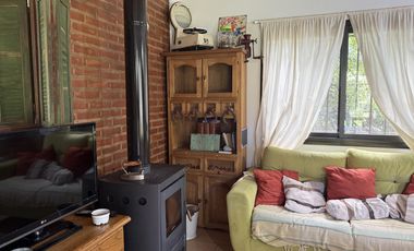 Descubre una encantadora casa estilo chalet en Salvador María | Lobos