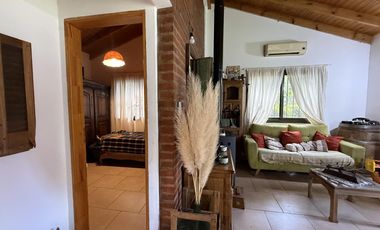 Descubre una encantadora casa estilo chalet en Salvador María | Lobos