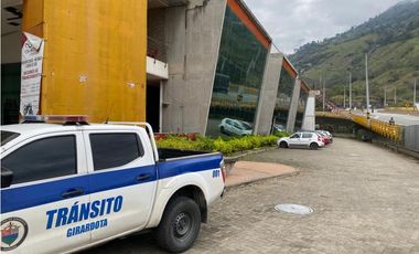 Vendo local en Girardota en zona comidas