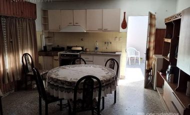 Casa con 2 Departamentos Venta en BLOCK - Temperley