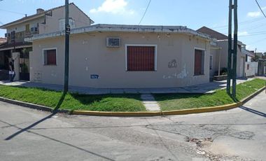 Casa con 2 Departamentos Venta en BLOCK - Temperley