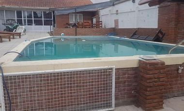 CHALET 6 AMBIENTES CON GARAGE DOBLE QUINCHO Y PISCINA EN CERRITO SUR