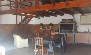 CHALET 6 AMBIENTES CON GARAGE DOBLE QUINCHO Y PISCINA EN CERRITO SUR