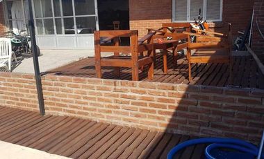 CHALET 6 AMBIENTES CON GARAGE DOBLE QUINCHO Y PISCINA EN CERRITO SUR
