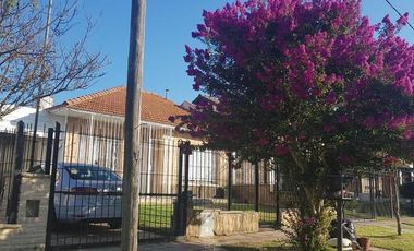 CHALET 6 AMBIENTES CON GARAGE DOBLE QUINCHO Y PISCINA EN CERRITO SUR