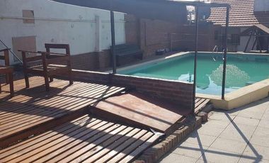 CHALET 6 AMBIENTES CON GARAGE DOBLE QUINCHO Y PISCINA EN CERRITO SUR