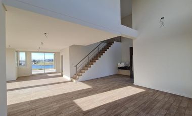 Casa en venta en barrio cerrado al lago