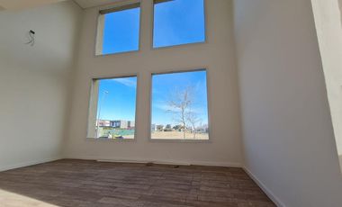 Casa en venta en barrio cerrado al lago