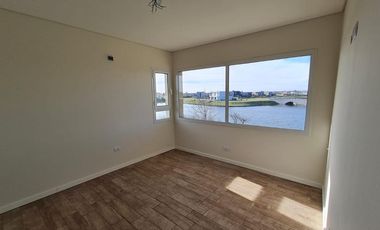 Casa en venta en barrio cerrado al lago
