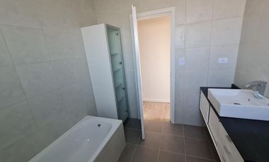 Casa en venta en barrio cerrado al lago