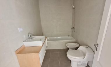 Casa en venta en barrio cerrado al lago