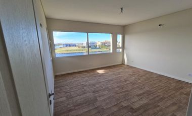 Casa en venta en barrio cerrado al lago